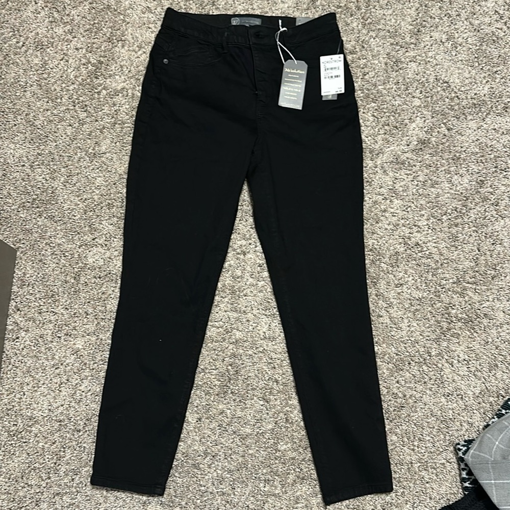 New with tags Wit and Wisdom ABsolution Black Jeans, size 6P